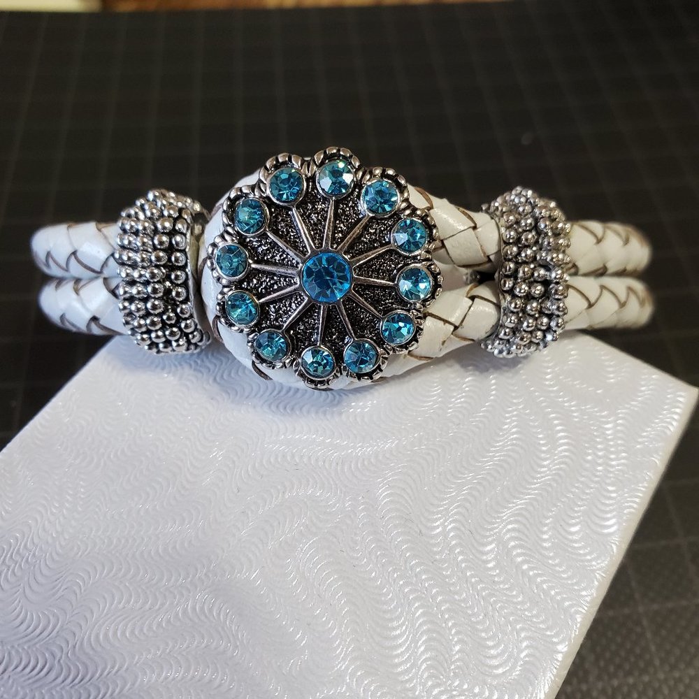 Ginger Snap/Interchangeable Button Snap Leather N… - image 1